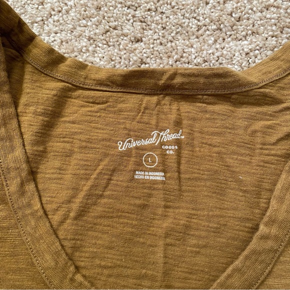 Universal Thread Ruffle Top - Picture 3 of 3